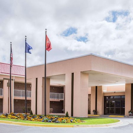 Ramada By Wyndham Wytheville Esterno foto