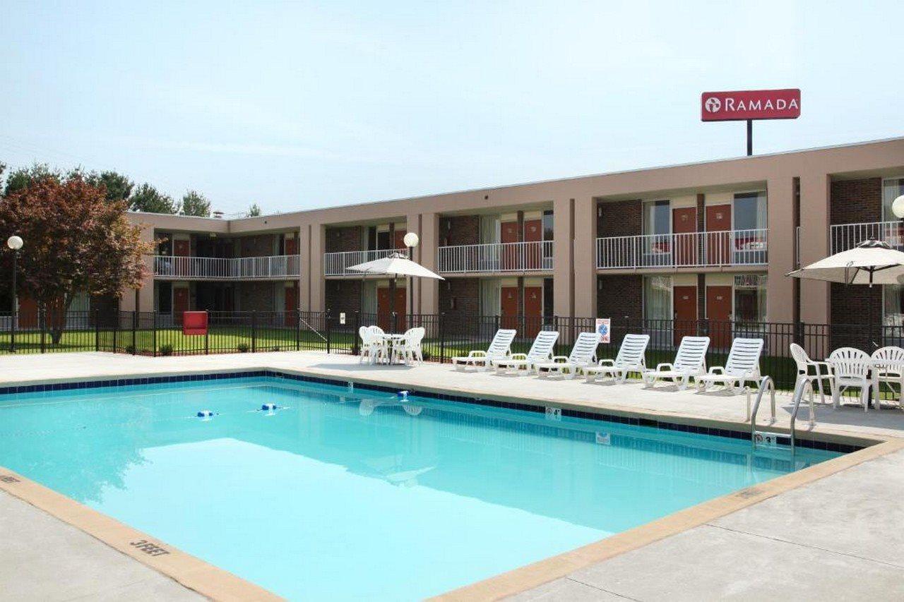 Ramada By Wyndham Wytheville Esterno foto