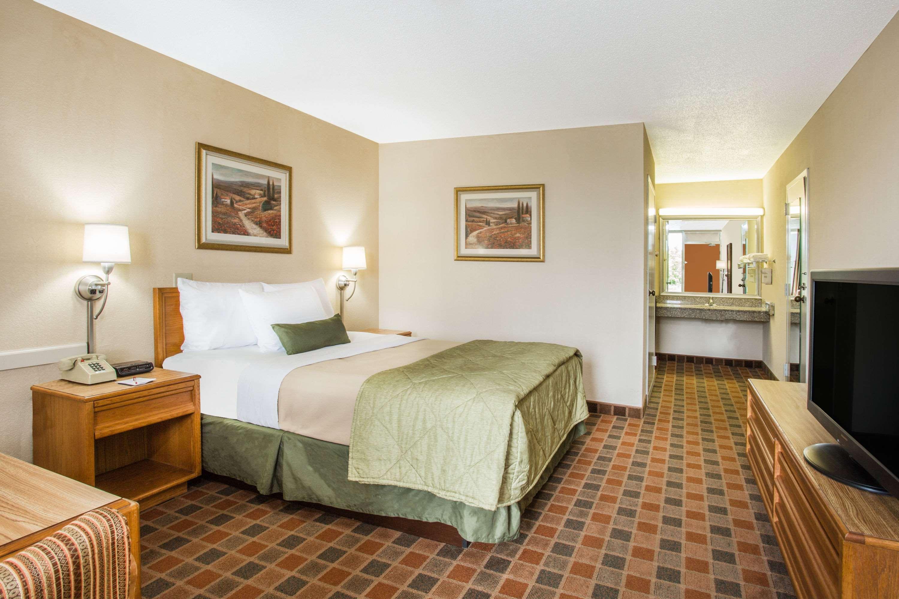 Ramada By Wyndham Wytheville Esterno foto