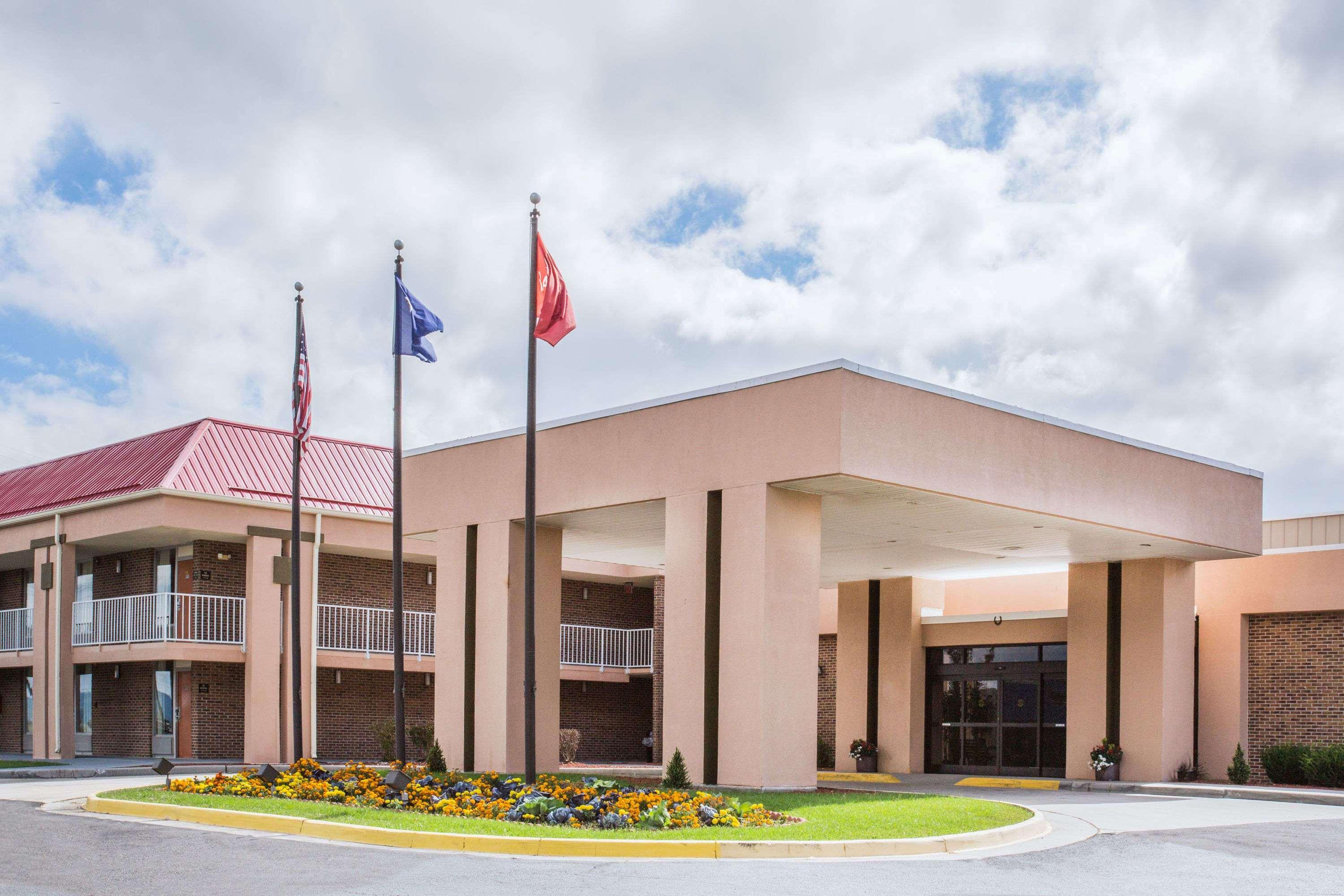 Ramada By Wyndham Wytheville Esterno foto