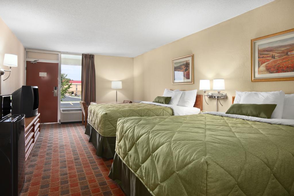 Ramada By Wyndham Wytheville Esterno foto