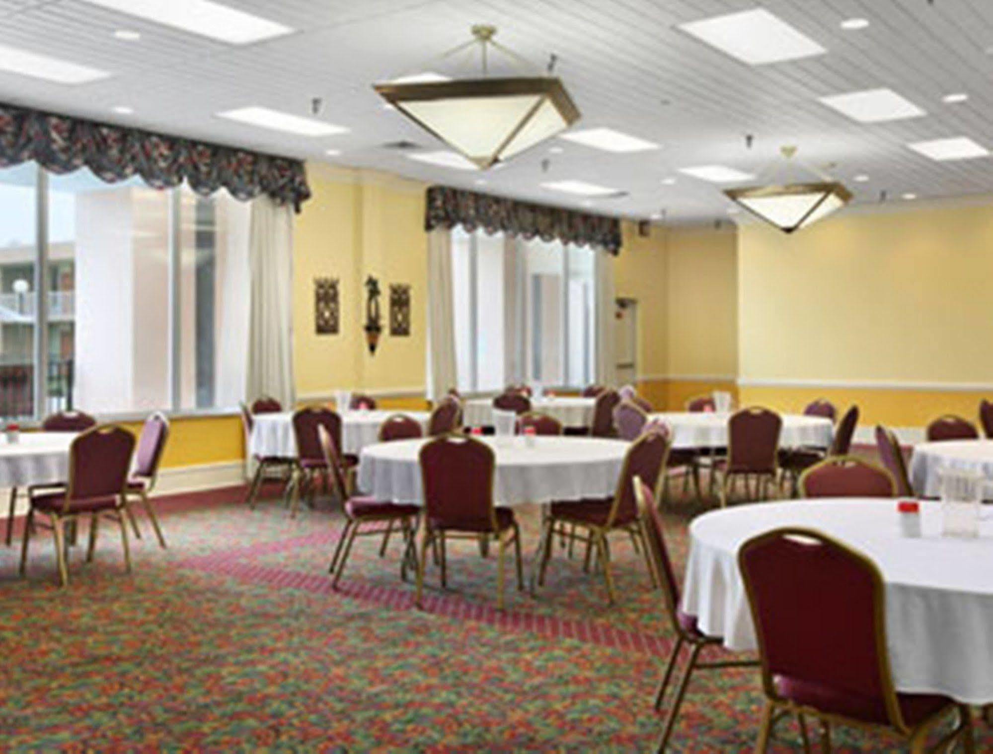 Ramada By Wyndham Wytheville Esterno foto
