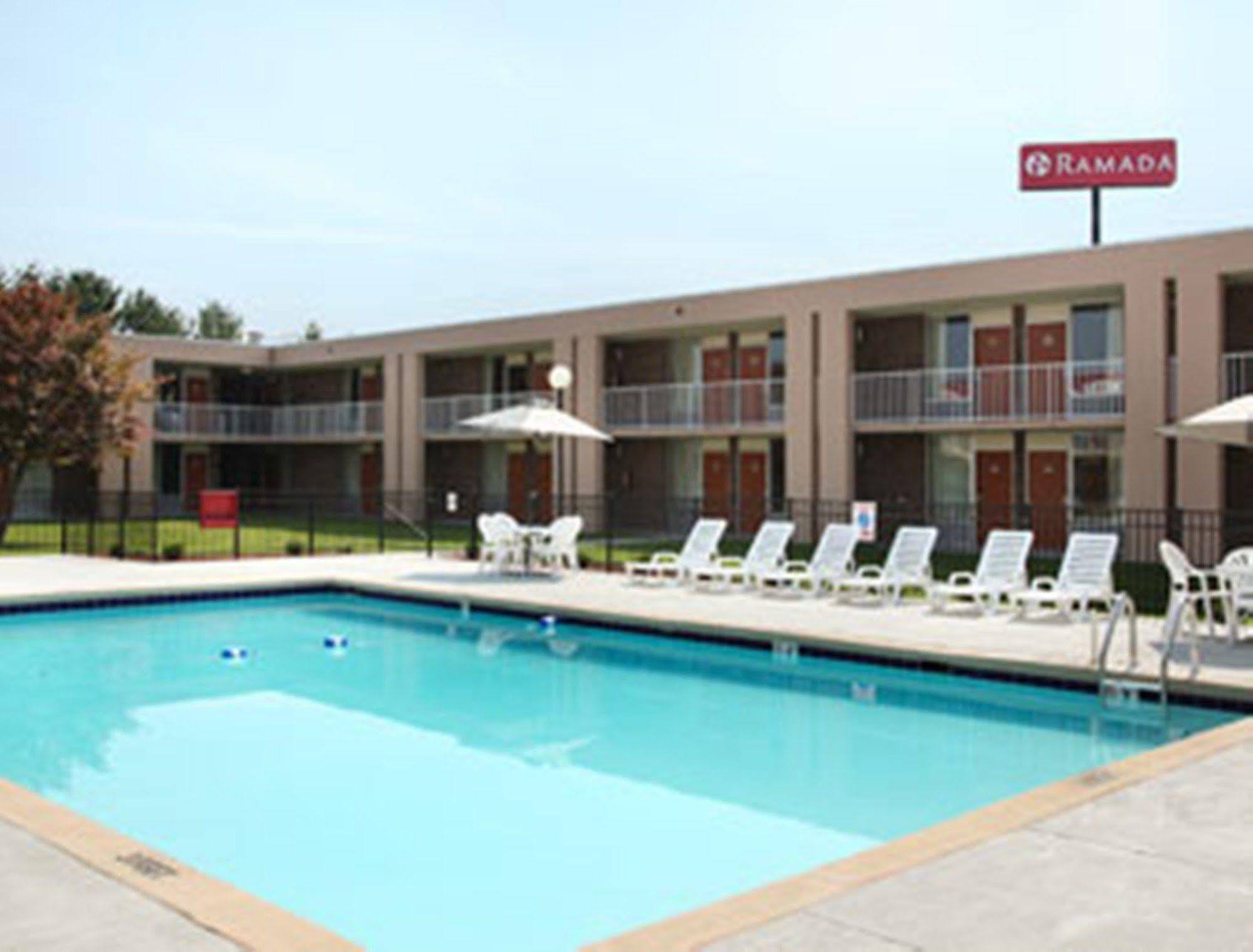 Ramada By Wyndham Wytheville Esterno foto