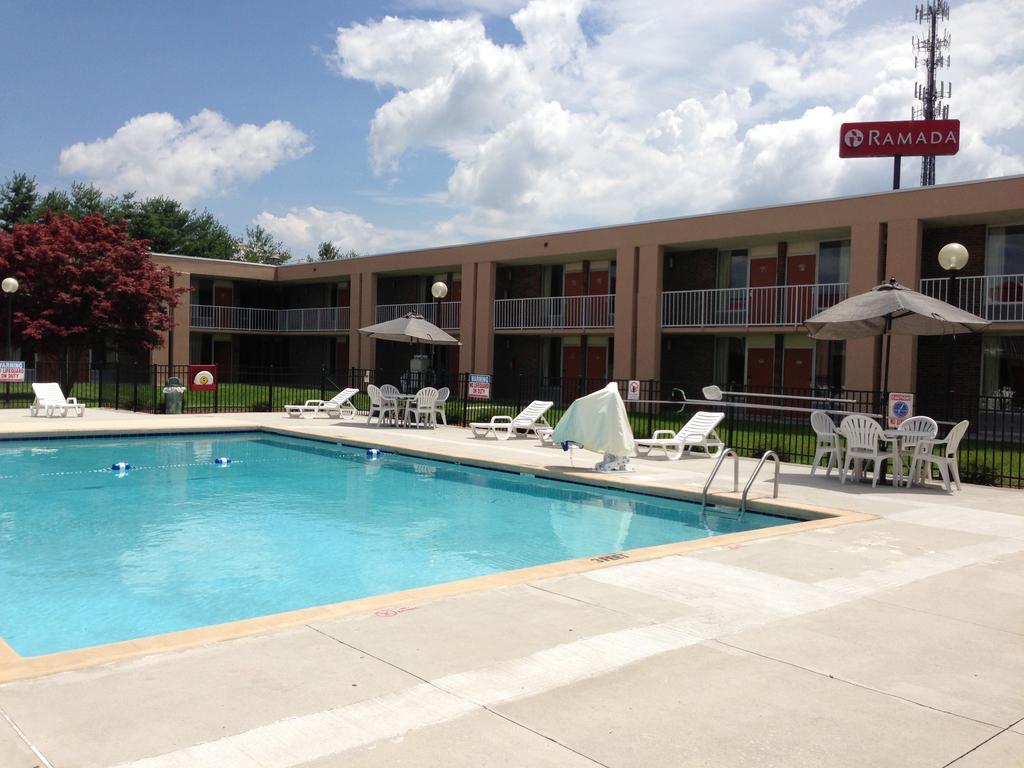 Ramada By Wyndham Wytheville Esterno foto